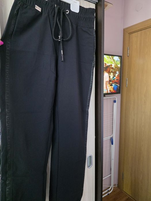 Нов дамски панталон, размер 38.