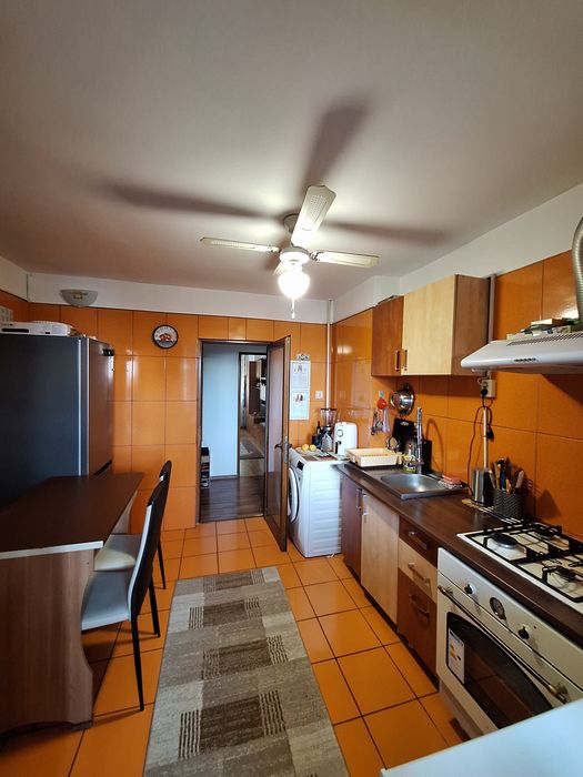 PROPRIETAR. De vanzare apartament 3 camere.
