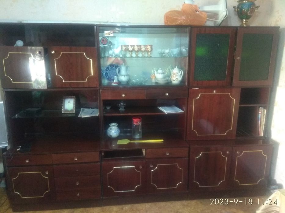 Продам стенку мебельную