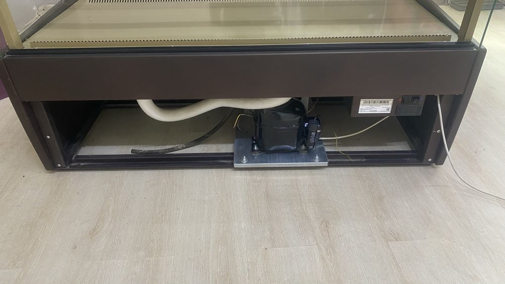 Витринный холодильник