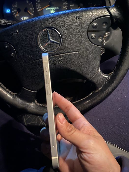 Продам Iphone 12