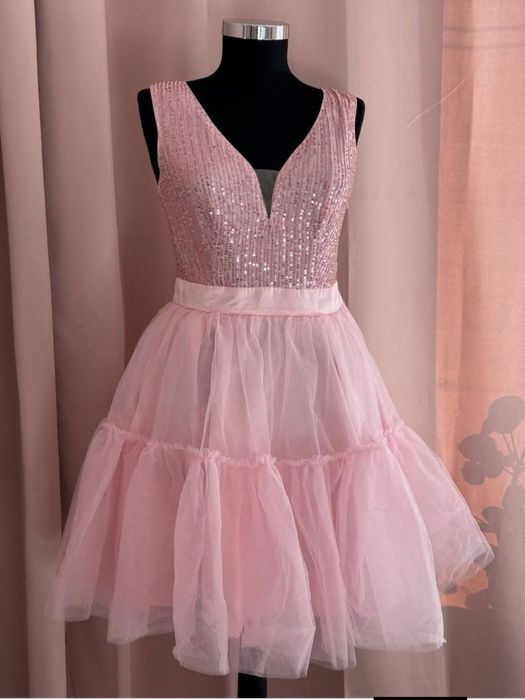 Нови! Две официални роклички