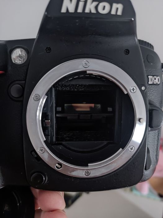 Продам nikon d90 без объектива
