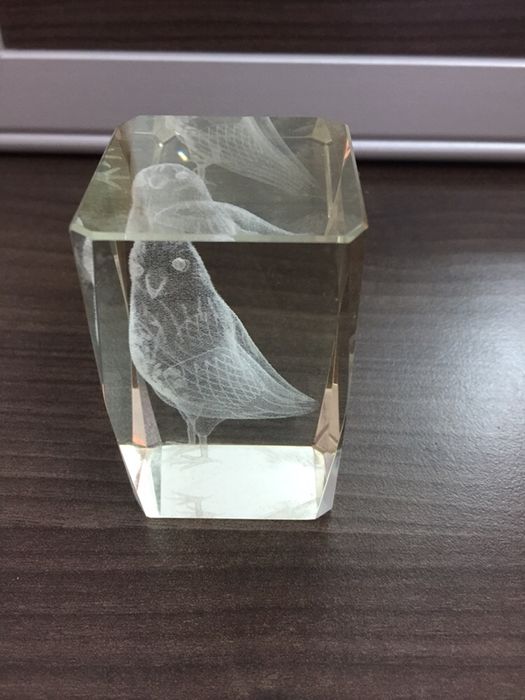 Продаётся сувенир птичка новый