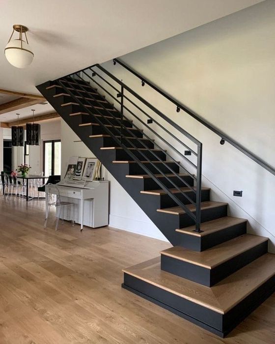 Реставрация и покраска лестниц!