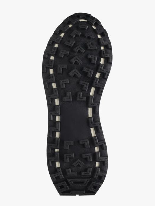 Продам демисезонные кроссовки