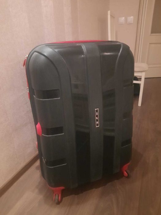 Продается чемодан