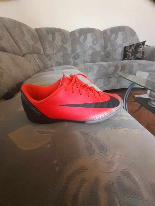 adidasi de sala nike