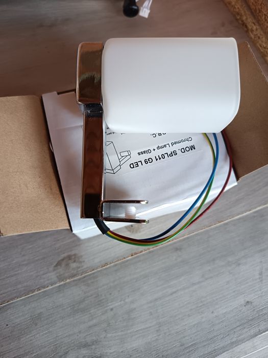 Лед лампа за огледало