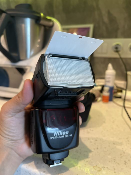 Фотовспышка Nikon SB-700 Speedlight