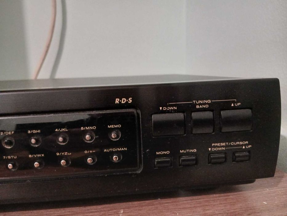 Тунер Marantz ,еквалайзер AKAI