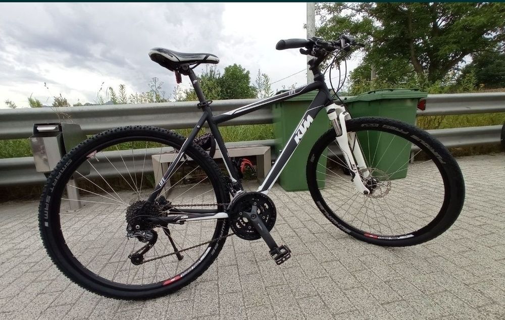 De vînzare bicicleta KTM, cu roti pe 29', frane hidraulice, schimbător