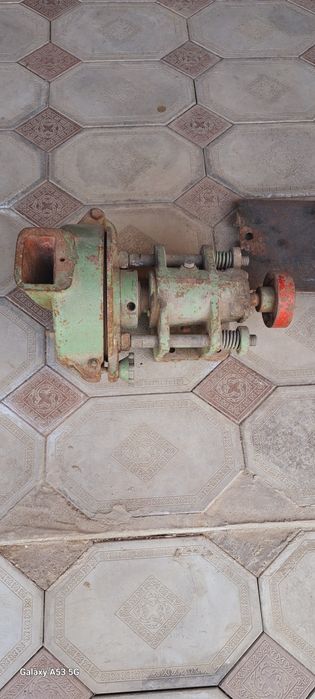 Трубодержатель , дробилка