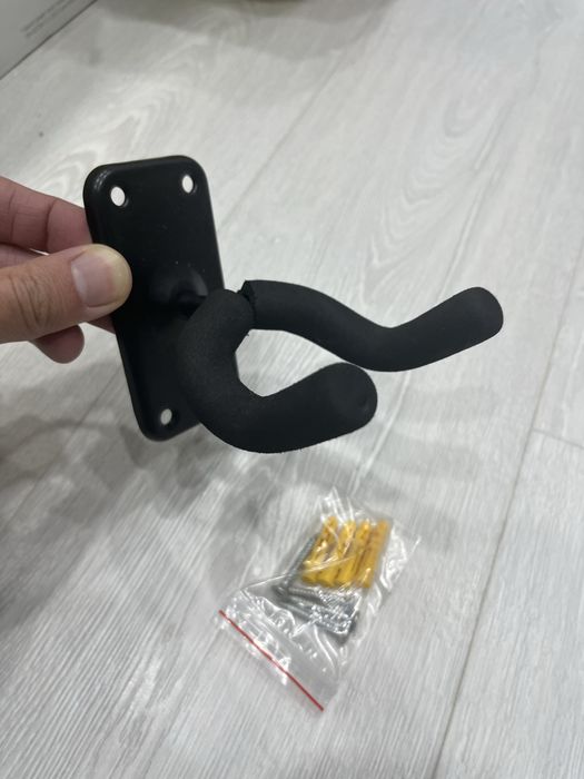 Вешалка для гитары с креплением