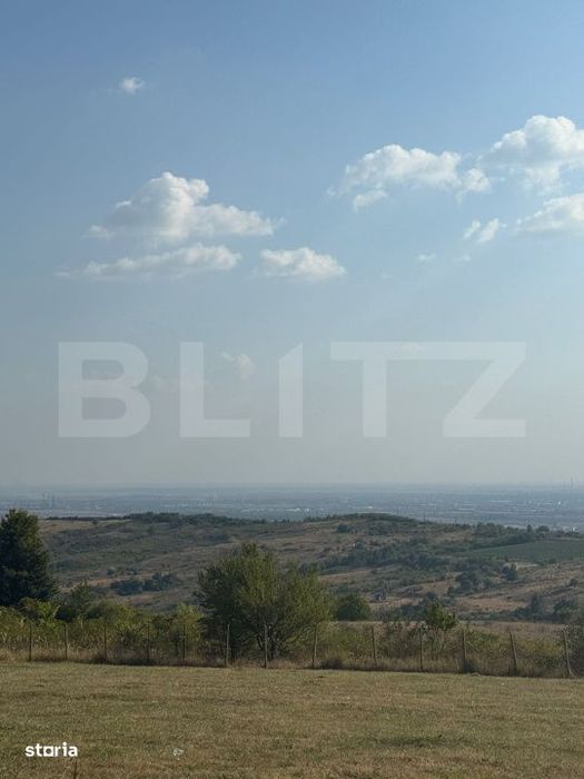 Teren intravilan suprafata 1700mp, utilitati pe teren , super privelis