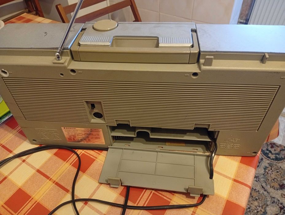 Radiocasetofon SANYO