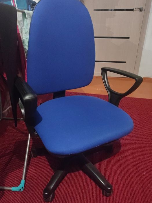 Продам офисный стул
