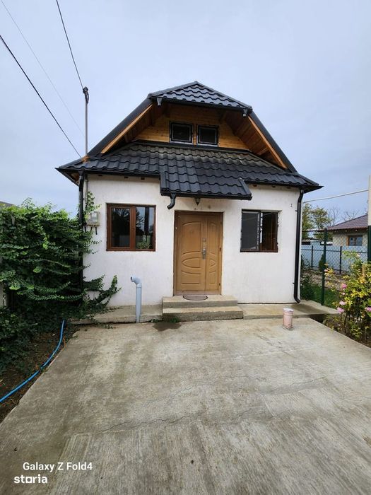 De Vanzare casa zona Cazasu