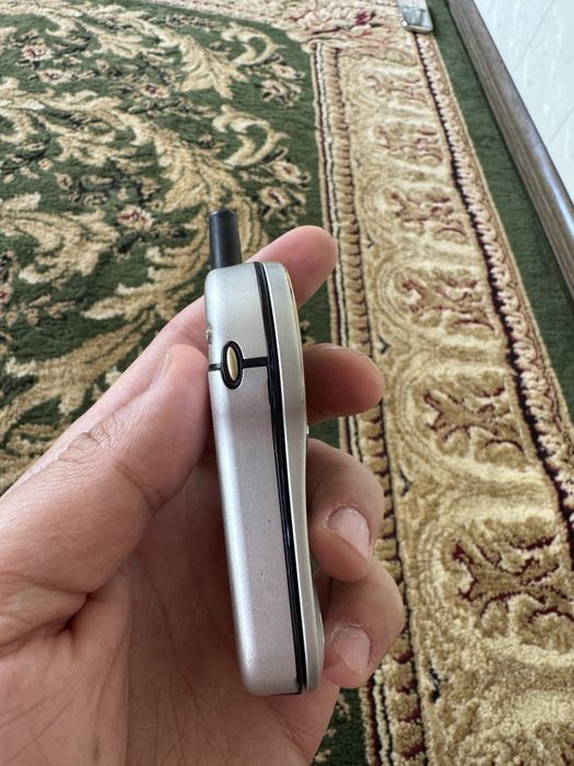 Motorola V70 сотилади.