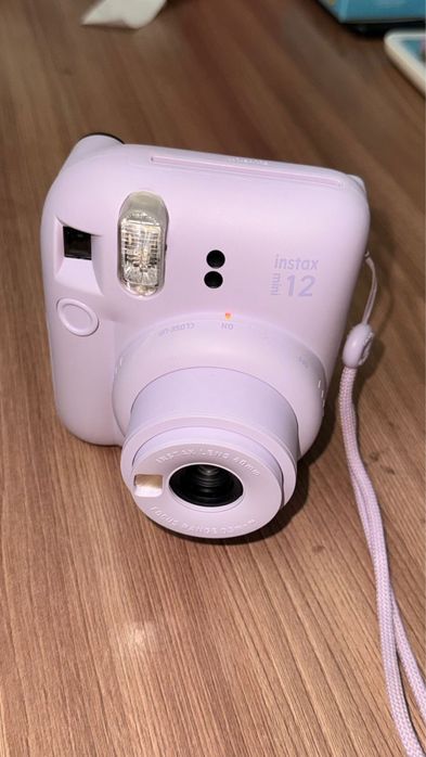 Палоройт instax mini 12