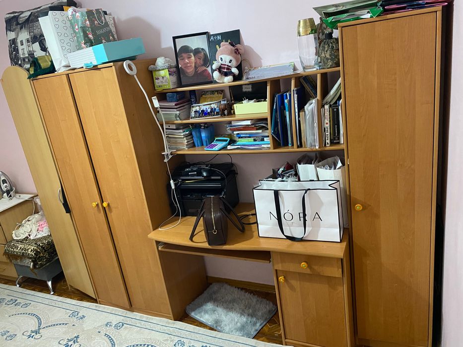 Шкаф, компьютерный стол, тумбочки