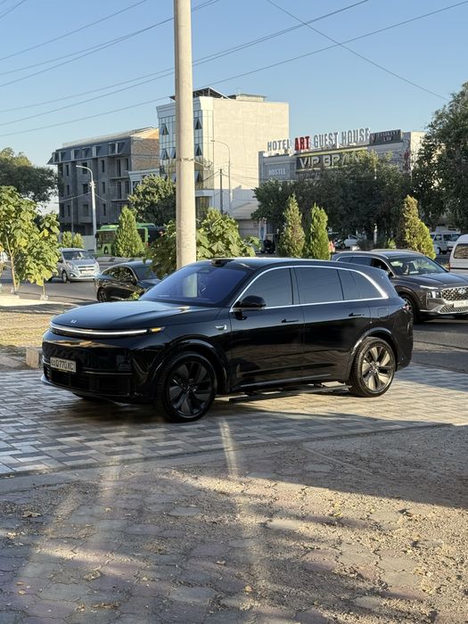 Li 7 ultra qoraga aranjiviy salon