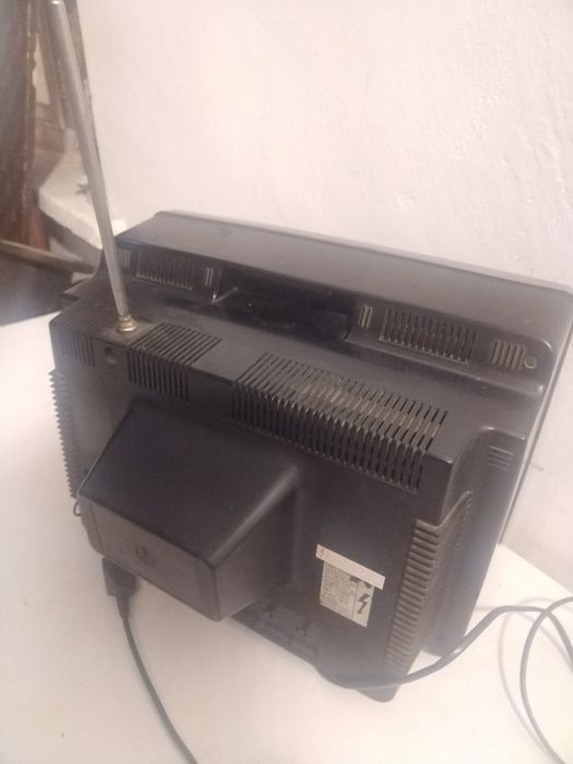 Телевизор HITACHI с кинескоп черно/Бял 220V 50Hz