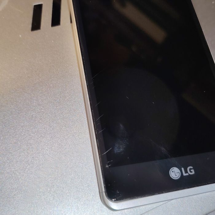 LG Zero с малко надраскан екран
