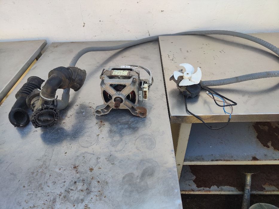 Двигатель,и гофра,от стиральной машины Аристон