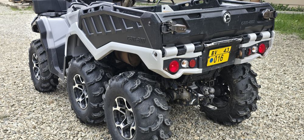 Can am  1000 cc 6x6  an 2016