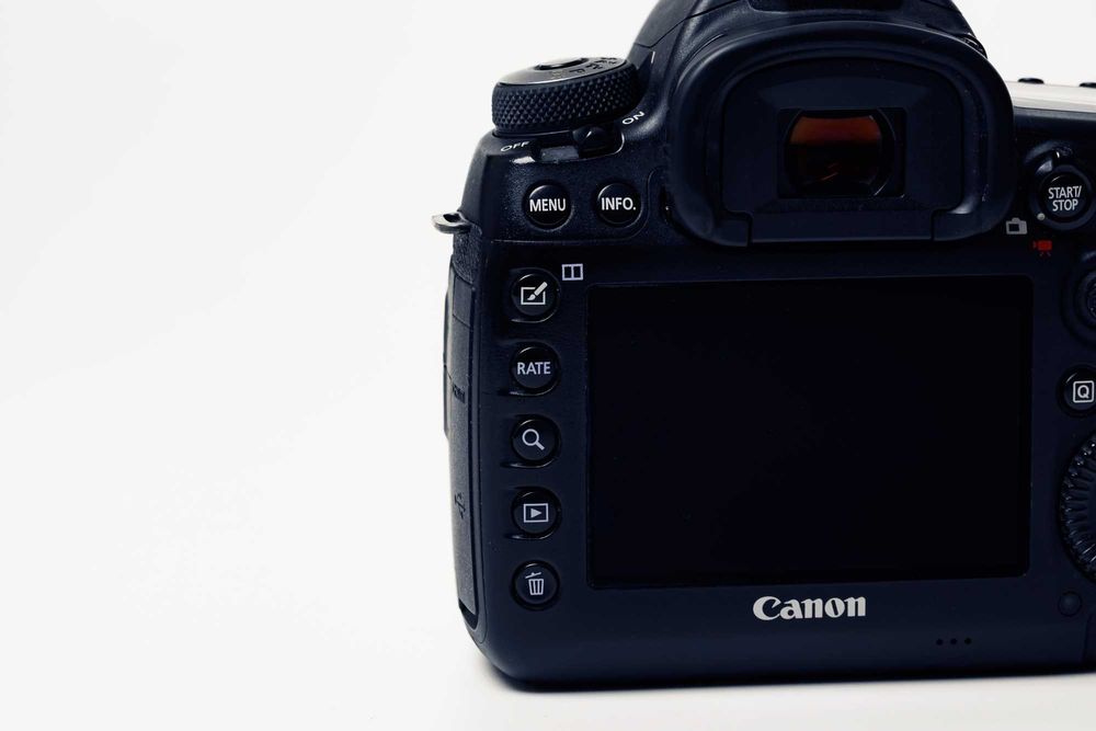 Canon 5D Mark 4 + EF 24-70 2.8 L II USM