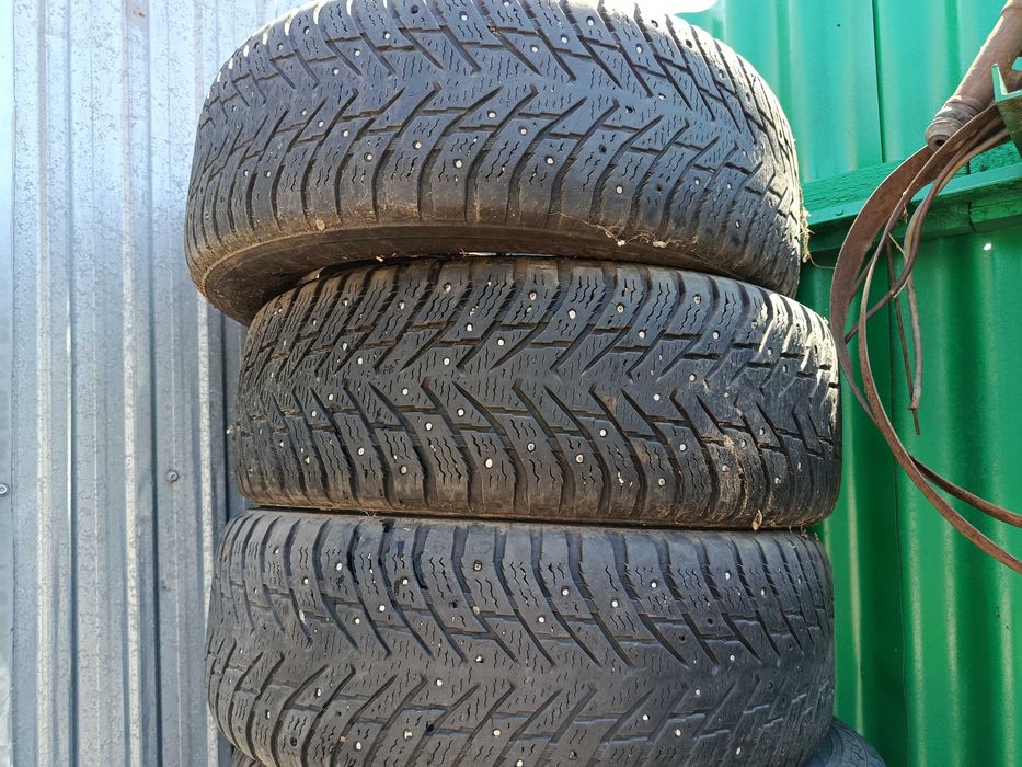 Зимние шины  215/65/R16 4 штуке
