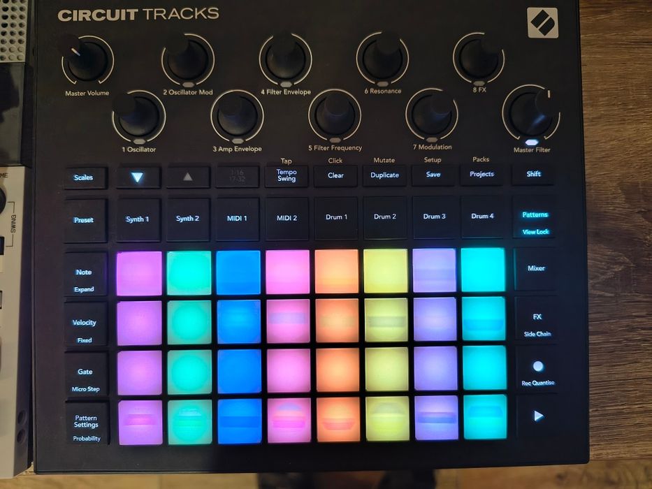 Novation Circuit Tracks - Groovebox & Sequencer