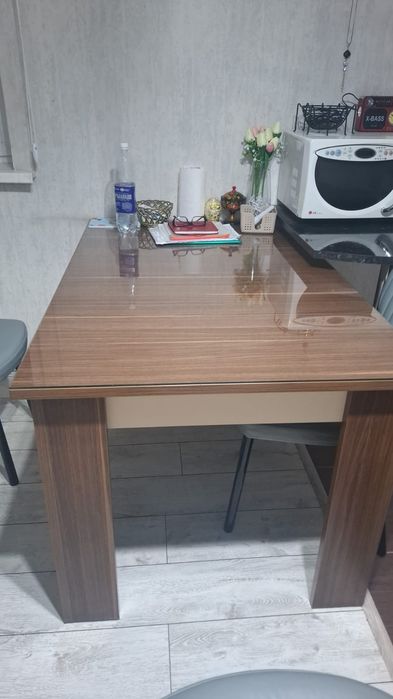 Продам стол 140/90
