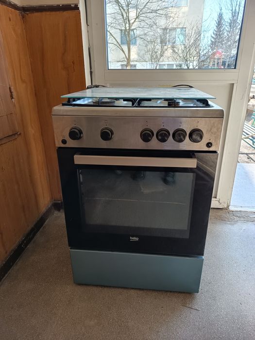 Aragaz Beko puțin folosit