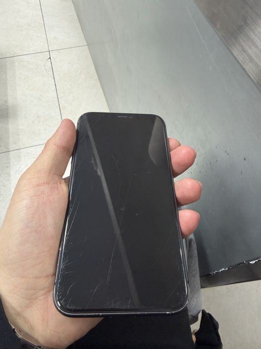 Айфон 11………………….