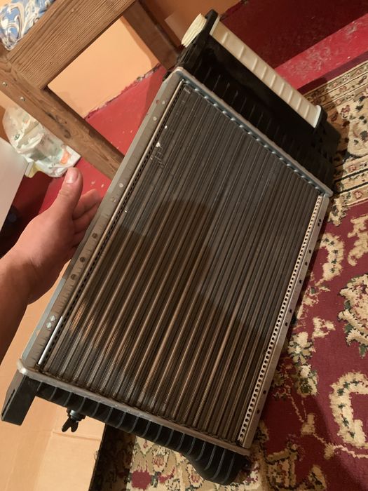 BMW E34 радиатор основной без кандёр