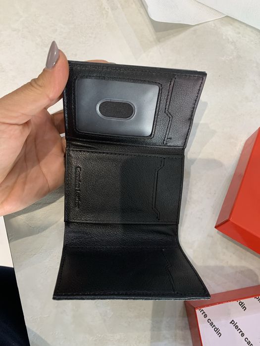 Мъжки портфейл нов с дефект Pierre Cardin
