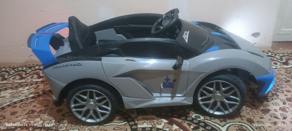 yosh bolalar moshinasi