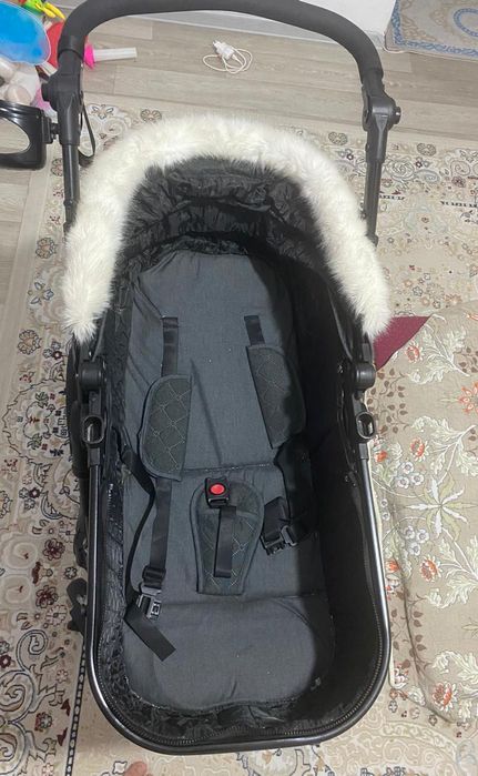 Срочно продам детскую коляску