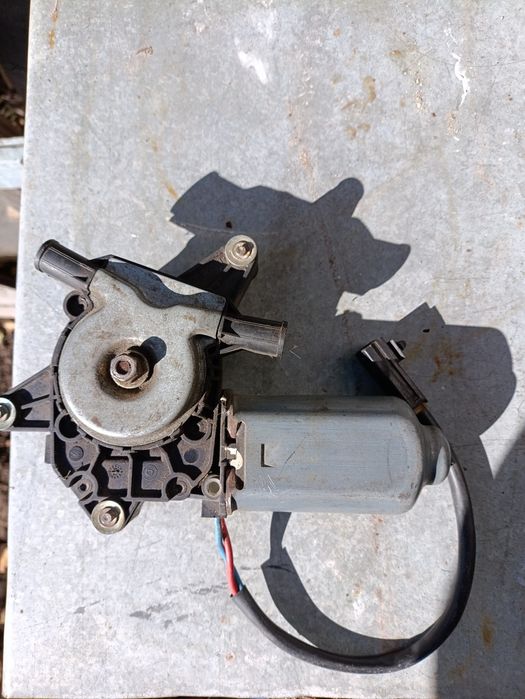 Продаю электростеклоподемник для Ауди 100
