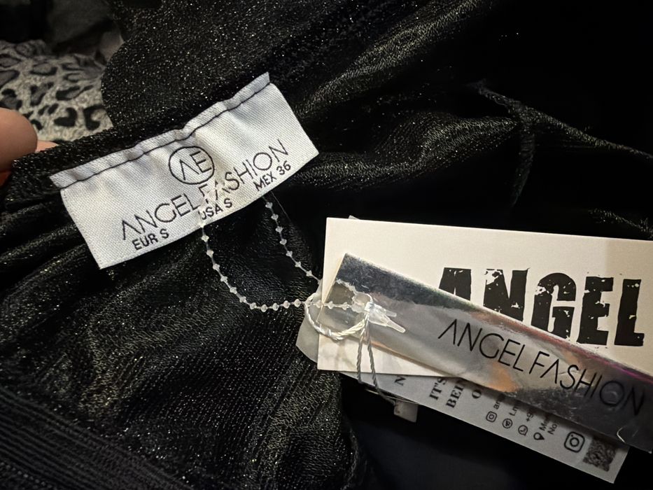 Вечернее короткое платье черное блестящее