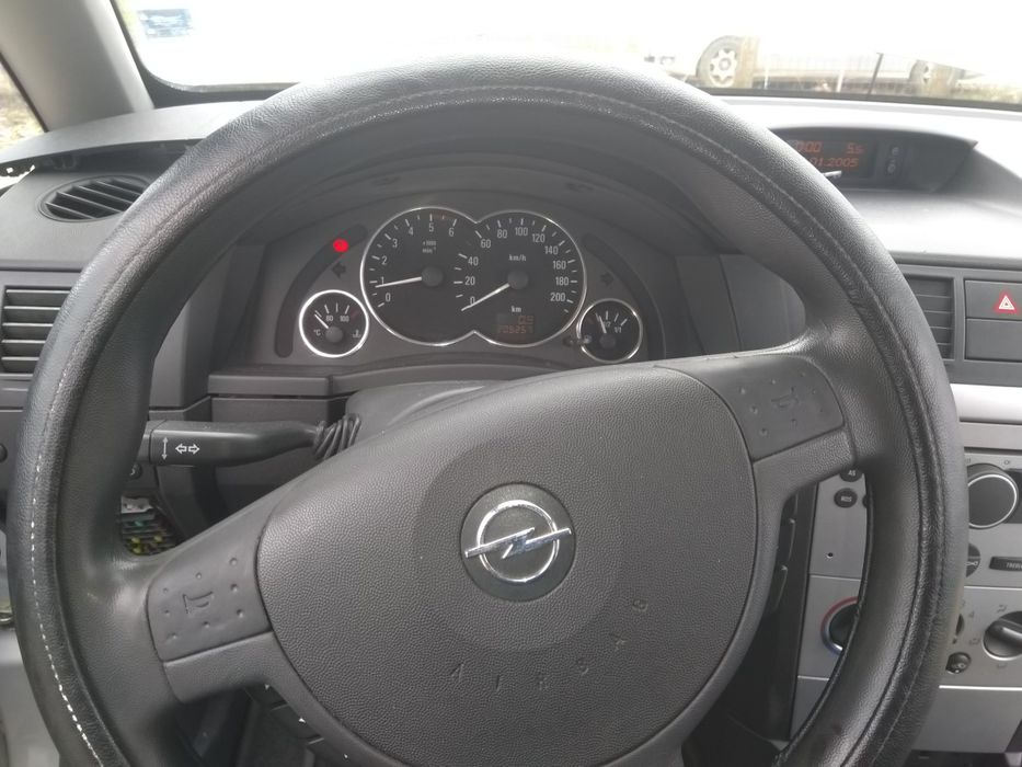 Опел Мерива на части