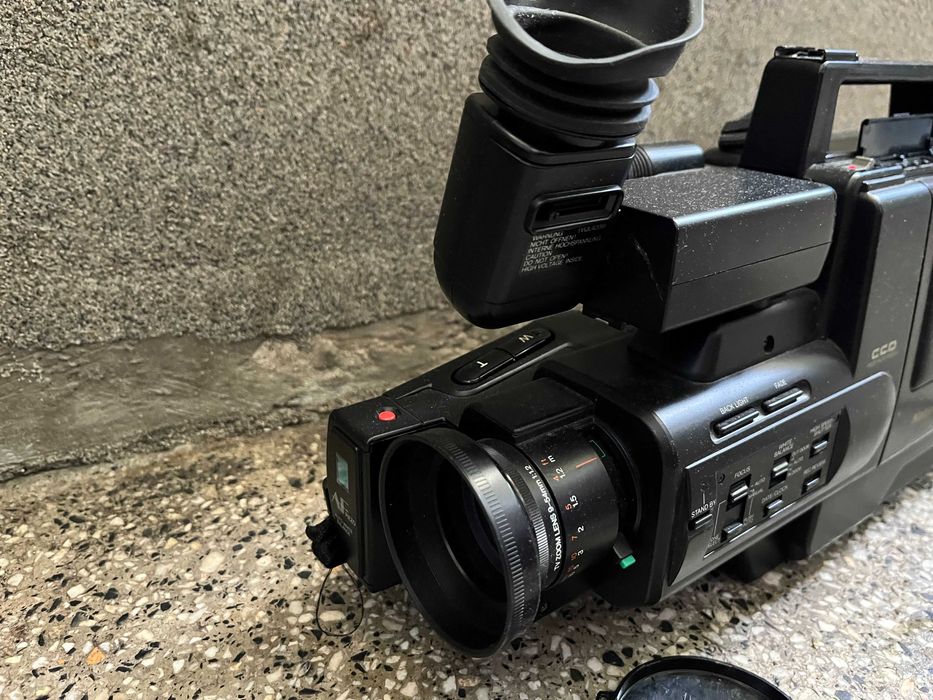 VHS видеокамера National M7