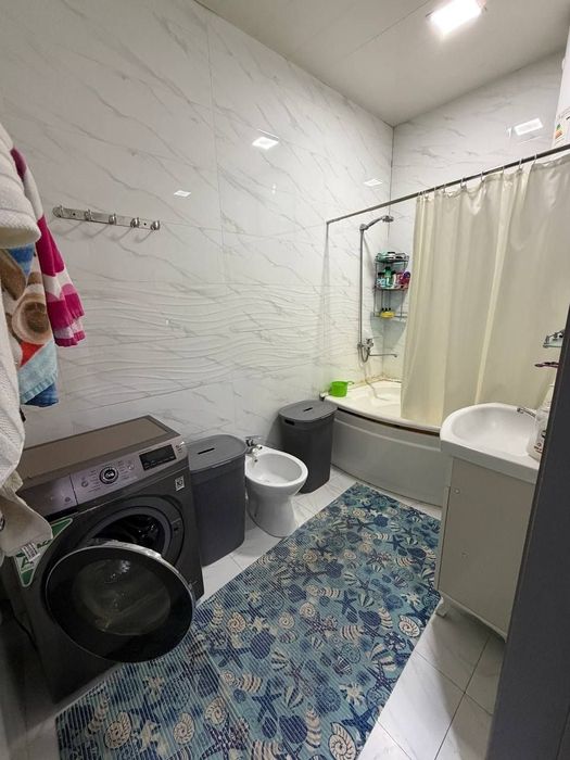 Продам квартиру 4 комнат в новостройке банковский дом
