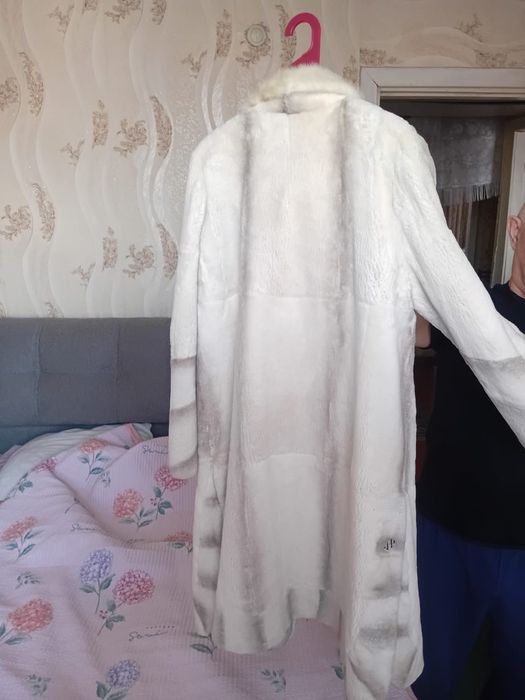 Продам шубу новую