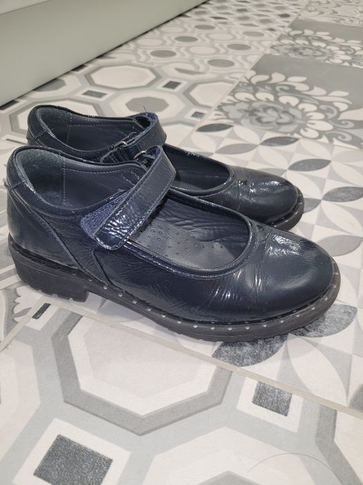 Продам туфли девочке размер 30