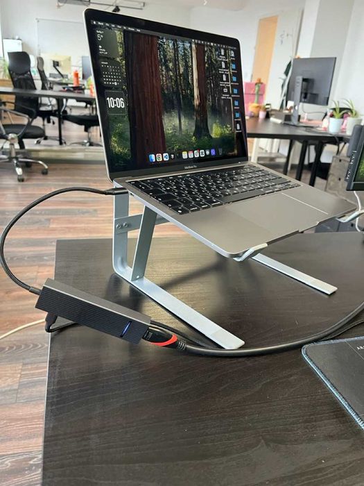 стойка за лаптоп