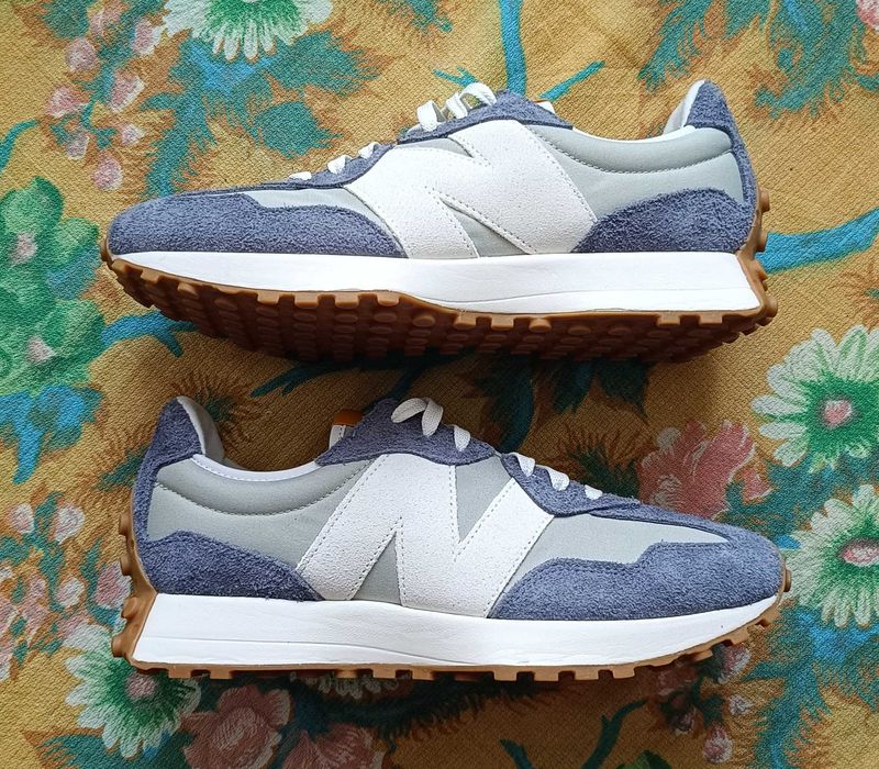 Маратонки NEW BALANCE 327. Размери 44 1/2 сини и 43 и 44 червени. Нови