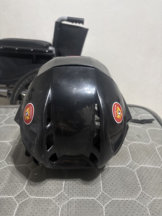 Детский хоккейный шлем